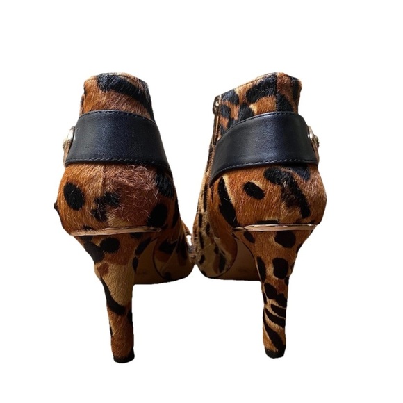 Vince Camuto Lexcia Size 7 Cow Fur Pointed Toe Leopard Stiletto 3.5” Heel Boots - Picture 3 of 11